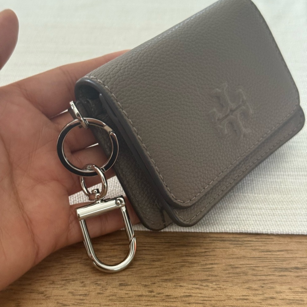New Tory Burch Thea card case Gray Leather Keychain Wallet - Picture 4 of 9